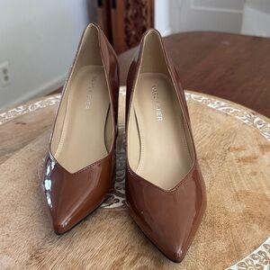 NWOT Marc Fisher Caitlin Glossy Tan Heels